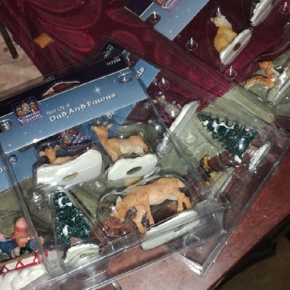 Set of 4 Deer and Fawns Figurines